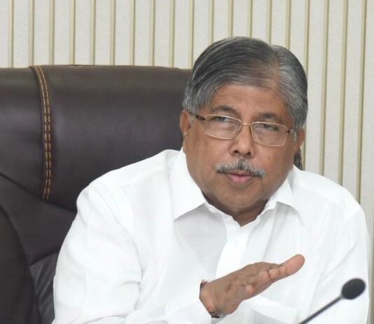 विभागातील एकही प्रकरण प्रलंबित राहता कामा नये, सर्व प्रकरणे वेळेत निकाली काढावे – मंत्री चंद्रकांतदादा पाटील यांचे स्पष्ट निर्देश