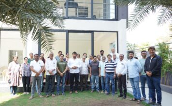 बाणेर येथील 33 वेस्टॲव्हेन्सु सोसायटीतील सदस्यांसमवेत माजी नगरसेवक अमोल बालवडकर यांचा संवाद