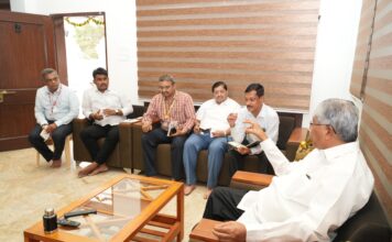 कोथरुड मधील रस्ते, पाणी प्रश्नी ना. चंद्रकांतदादा पाटील आक्रमक