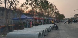 वाहतुकीला अडथळे ठरणाऱ्या आठवडे बाजारांवर वाहतूक पोलीस व पुणे महानगरपालिकेच्या वतीने कारवाईची मागणी