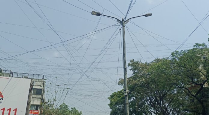 अनाधिकृत ओवरहेड केबल पुढे पुणे मनपा आयुक्तांसह अधिकारी हातबल का? चिरीमिरीच्या धोरणामुळे बुडतोय कोट्यावधींचा महसूल