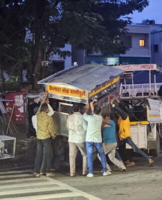हडपसर मुंढवा क्षेत्रिय कार्यालयांतर्गत अनाधिकृत व्यवसायकांवर अतिक्रमण कारवाई