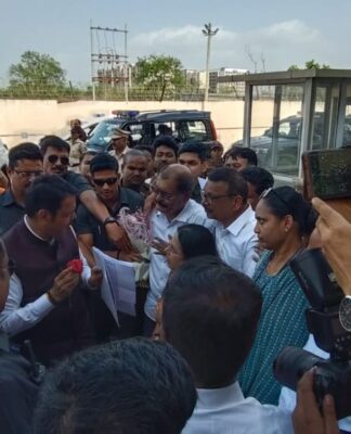 यशवंत बँक व वाई बँक मधील गैर कारभार करणाऱ्यांवर कारवाईची मागणी खासदार मेधा कुलकर्णी यांनी मुख्यमंत्र्यांची भेट घेत दिले निवेदन