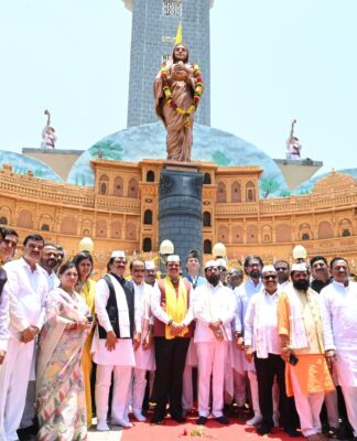 पुण्यश्लोक अहिल्यादेवी होळकर यांना मुख्यमंत्र्यांसह मंत्रिपरिषद सदस्यांचे अभिवादन