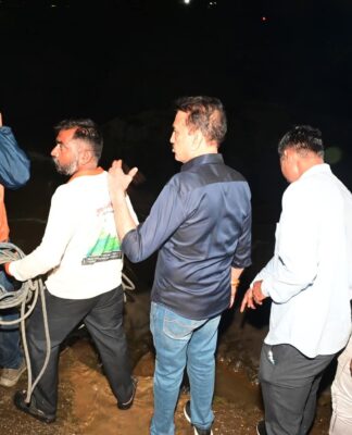 आपत्ती व्यवस्थापन मंत्री गिरीश महाजन यांनी घेतला कुंडमळा येथे बचाव कार्याचा आढावा