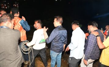 आपत्ती व्यवस्थापन मंत्री गिरीश महाजन यांनी घेतला कुंडमळा येथे बचाव कार्याचा आढावा