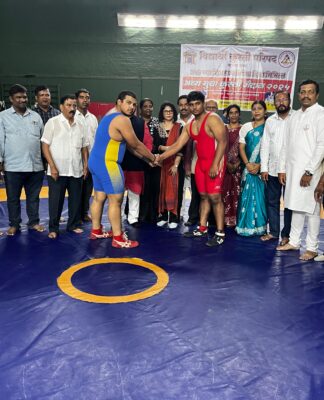 विद्यार्थी कुस्ती परिषदेत शौनक झोरे आणि रिद्धी थोपटेंची विजयी व गदेचे मानकरी ठरले