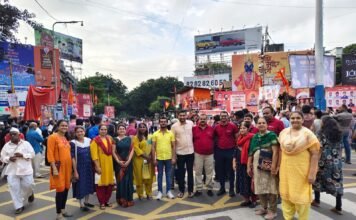 गोपाळ कृष्ण गोखले चौक येथे वारकऱ्यांना अन्नदान