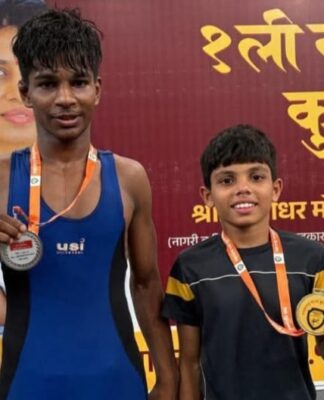 औंध कुस्ती केन्द्रातील पै.अजिंक्य रानवडे व पै.तुषार कडू यांनी बालराज्य अजिंक्य कुस्ती स्पर्धेत सुवर्ण व रौप्य पदक पटकावले