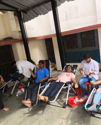 थोरात गार्डन ग्रुपतर्फे रक्तदान, डोळ्याच्या तपासणी शिबिर आणि शाहू महाराज जयंती उत्साहात साजरी – २२ रक्तपिशव्या संकलित