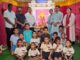 पद्म श्री अनाथांची माता कै.सिंधुताई सपकाळ यांच्या मांजरी येथील अनाथ आश्रमामध्ये डॉ.दिलीप मुरकुटे यांच्या हस्ते गणपती आरती