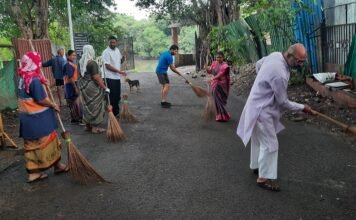 औंध येथील निळकंठेश्वर मंदिर परिसरात स्वच्छता मोहीम