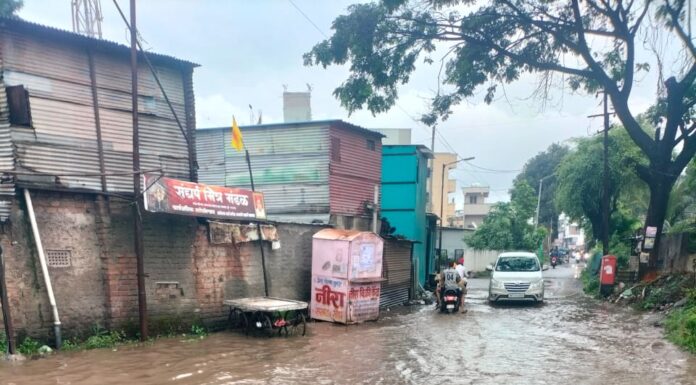 संगमवाडी येथील तुंबनाऱ्या पाण्याचा निचरा करून रस्ते दुरुस्ती करण्याचे मनसेची मागणी