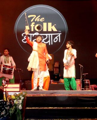 अस्सल मराठी लोककलांच्या जागरात रंगले ‘द फोक आख्यान’- नगरसेविका हर्षाली दिनेश माथवड यांचे आयोजन
