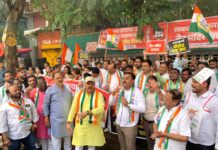 महाविकास आघाडीच्या वतीने मुख्यमंत्री देवेंद्र फडणवीस आणि केंद्रीय मंत्री मुरलीधर मोहोळ विरोधात निषेध आंदोलन