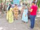 बाणेर मधील बाटा शोरूम मागील लेनमधील अनधिकृत पार्किंगची पोलीस अधिकारी व माजी नगरसेविका स्वप्नाली सायकर यांची पाहणी