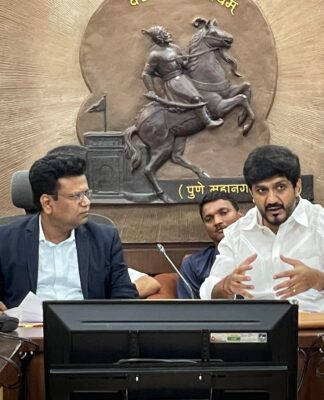 छत्रपती शिवाजीनगर मतदारसंघ समस्या आणि विकासकामे मार्गी लावण्याबाबत आमदार सिद्धार्थ शिरोळे यांचे आयुक्तांसोबत बैठक