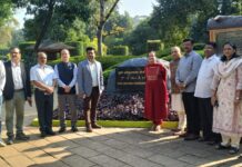 पुणे- ओकायमा मैत्रीस 20 वर्ष पूर्ण महानगरपालिका आयुक्त नवल किशोर राम व कोजी याकी यांची पुणे ओकायामा मैत्री उद्यानास भेट