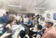 पुणे महानगरपालिकेचे आरोग्य व्यवस्था व्हेंटिलेटर वर; आम आदमी पार्टीचे आंदोलन