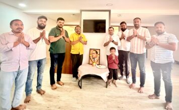 भारतरत्न डॉ. बाबासाहेब आंबेडकर यांचा महापरीनिर्वाण दिनानिमित्त विशाल गांधिले यांच्या कार्यालयात अभिवादन
