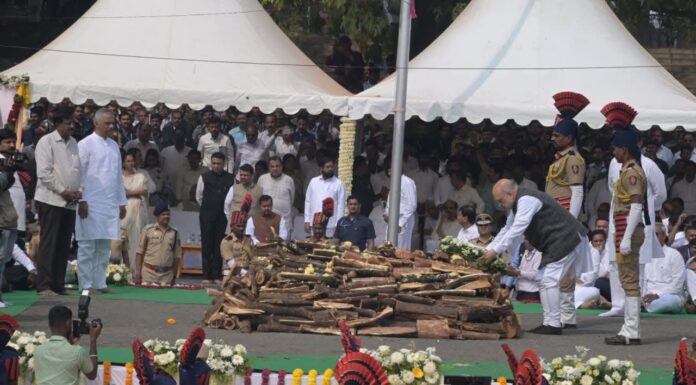 उपमुख्यमंत्री अजित पवार यांना शोकाकुल वातावरणात शासकीय इतमामात अंत्यसंस्कार; केंद्रीय गृहमंत्री अमित शहा, मुख्यमंत्री देवेंद्र फडणवीस यांच्यासह मान्यवरांची उपस्थिती