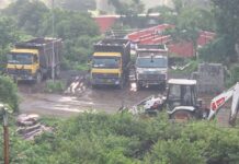 सूस येथील साईरंग गार्डन सोसायटीतील नागरिकांवर दहशत; JCB व डंपर पार्किंगमुळे सुरक्षेचा प्रश्न, बावधन पोलिसांत तक्रार