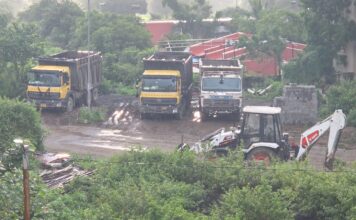 सूस येथील साईरंग गार्डन सोसायटीतील नागरिकांवर दहशत; JCB व डंपर पार्किंगमुळे सुरक्षेचा प्रश्न, बावधन पोलिसांत तक्रार