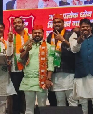खडकवासल्याचे माजी सरपंच सौरभ मते यांचा भाजप प्रवेशविश्वासघात करून एबी फॉर्म देण्याचे टाळल्याने निर्णय