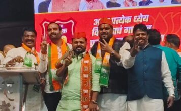 खडकवासल्याचे माजी सरपंच सौरभ मते यांचा भाजप प्रवेशविश्वासघात करून एबी फॉर्म देण्याचे टाळल्याने निर्णय