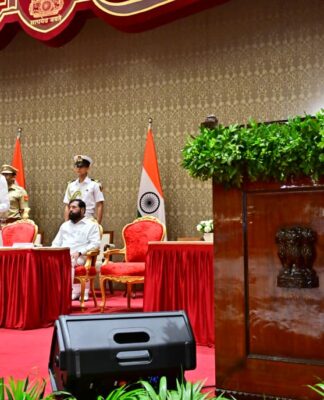 राज्यपाल आचार्य देवव्रत यांनी सुनेत्रा पवार यांना दिली उपमुख्यमंत्री पदाची शपथ