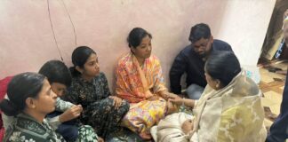 उपमुख्यमंत्री सुनेत्रा अजित पवार यांचा जाधव कुटुंबियांच्या डोक्यावर मायेचा हात…विदीप जाधव यांच्या कुटुंबियांची सांत्वनपर भेट