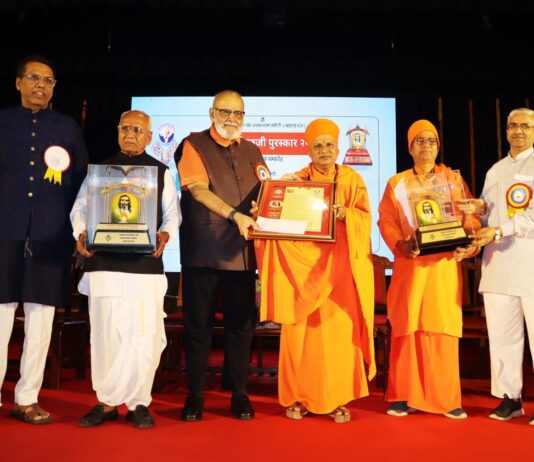 समाजकार्याचे यशस्वी प्रयोग समाजव्यापी व्हावेत – अतुल लिमये ; जनकल्याण समितीतर्फे दादा लाड आणि महंत भारतभूषणदासजी महाराज यांना ‘श्रीगुरुजी पुरस्कार’ प्रदान