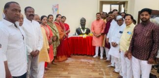 छत्रपती शिवाजी महाराज यांच्या जयंती दिनानिमित्त पुणे शहर जिल्हा काँग्रेस कमिटीच्या वतीने काँग्रेस भवन येथे शिवजयंती साजरी