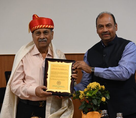पीआयसीटी महाविद्यालयात पद्मश्री डॉ. प्रभाकर कोरे यांचा गौरव