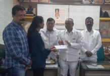 योगीराज पतसंस्थेच्या वतीने गुणवंत विद्यार्थ्यांना शिष्यवृत्ती वाटप
