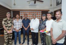 ना. चंद्रकांतदादा पाटील यांची सीआयएसएफच्या जवानांसोबत होळी साजरी