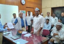 नियम बदलासाठी आरटीई पालकांचे आंदोलन आरटीई साठीची एक किलोमीटर ची मर्यादा बेकायदेशीरच