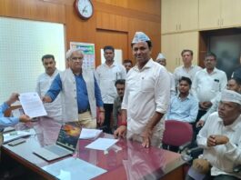 नियम बदलासाठी आरटीई पालकांचे आंदोलन आरटीई साठीची एक किलोमीटर ची मर्यादा बेकायदेशीरच