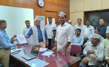 नियम बदलासाठी आरटीई पालकांचे आंदोलन आरटीई साठीची एक किलोमीटर ची मर्यादा बेकायदेशीरच
