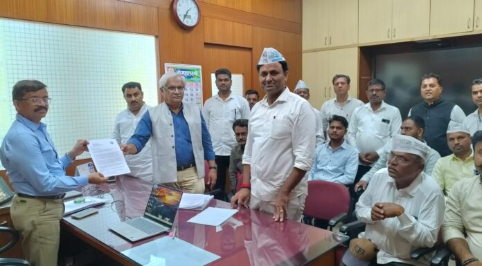 नियम बदलासाठी आरटीई पालकांचे आंदोलन आरटीई साठीची एक किलोमीटर ची मर्यादा बेकायदेशीरच