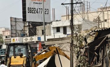 उंड्रीमध्ये अनधिकृत फ्रंट मार्जिन पत्रा शेड व रोड एनक्रोचंमेंटवर पालिकेचा हातोडा