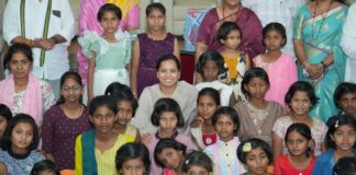 अनाथ मुलींमध्ये रमल्या महिला व बाल विकास मंत्री अदिती तटकरे; सिंधुताई सपकाळ यांच्या संस्थेत ‘आपुलकीचा संवाद’