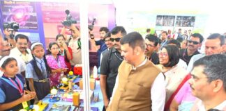 खानवडीत ‘ज्योती-सावित्री जिल्हा परिषद शाळेचे’ मुख्यमंत्री देवेंद्र फडणवीस यांच्या हस्ते उद्घाटन