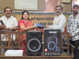 भाजपा वर्धापनदिनानिमित्त सेवा सप्ताहात विविध संस्थांना साहित्य वाटप