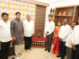 कोथरूडमध्ये महात्मा फुले द्विशताब्दी जयंतीचा उत्साह मंत्री चंद्रकांतदादा पाटलांकडून निवासस्थानी अभिवादन ; समतेचा विचार घराघरात पोहोचवूया! मंत्री चंद्रकांतदादा पाटलांचा संकल्प