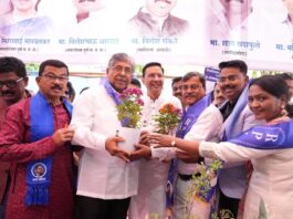 रिपब्लिकन पक्षाच्या वतीने आंबेडकर जयंतीनिमित्त अल्पोपहार व रोप वाटप