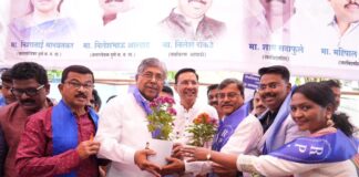 रिपब्लिकन पक्षाच्या वतीने आंबेडकर जयंतीनिमित्त अल्पोपहार व रोप वाटप