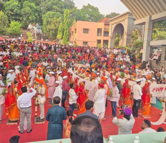 चंद्रकांत अण्णा भरेकर मित्र परिवारातर्फे सामुदायिक विवाह सोहळा संपन्न