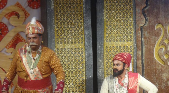 अक्षय तृतीयेच्या मुहूर्तावर ‘मिर्झा’ नाटकाचा प्रभावी अनुभव; प्रेक्षकांच्या मनात विचारांचे वादळ निर्माण करणारा नाट्यप्रयोग