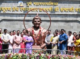 छत्रपती संभाजी महाराज यांच्या पूर्णाकृती शिल्पाचे मुख्यमंत्री देवेंद्र फडणवीस यांच्या हस्ते अनावरण